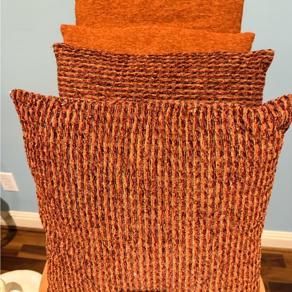 4 Beautiful Fall plush throw pillows. Rust/Orange colors. Great condition. - Picture 8 of 12